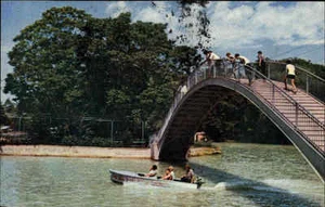 Tashkent Russia 1970 Lenin Comsomol Park ponte fiume parco persone - Foto 1 di 1