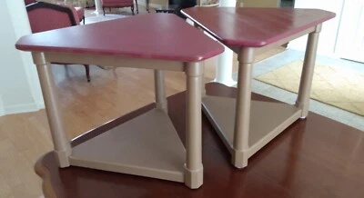 Juego de dos mesas de cóctel triangulares Henredon Circa 70 Collection Foto 1 de 4