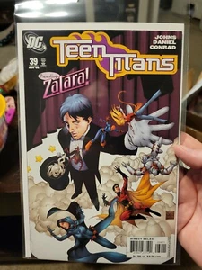 Teen Titans 39 DC Comics 2006 1st Full & Cover Appearance Miss Martian. - Picture 1 of 7