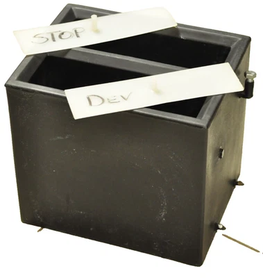 Tanque de desenvolvimento/processamento de plástico unicolor como mostrado. TESTADO. - Imagem 1 de 4