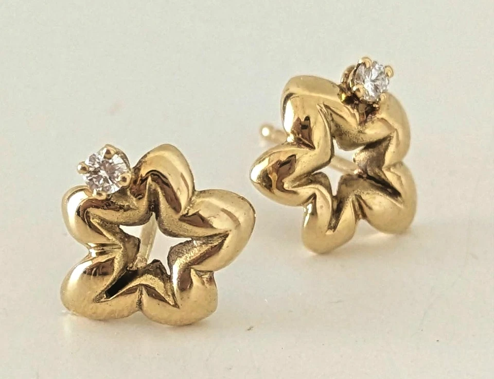Aretes vintage Chaumet Paris de oro amarillo de 18 k con detalles de diamantes con flores Foto 1 de 4