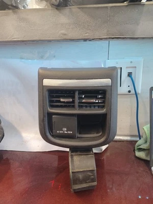 Chevrolet Impala 2014-2020 consola central trasera moldura y rejilla de ventilación de aire OEM Foto 1 de 4