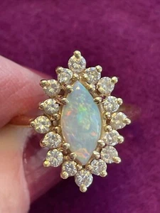 Vintage 14kt Yellow Gold Natural Opal and Diamond Halo Ring size 7 1/2 4.7 g - Picture 1 of 12