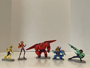 Nuovo Disney Big Hero 6 Figurine Play Set/Cake Topper SET 5 PERSONAGGI sfusi - Foto 1 di 6