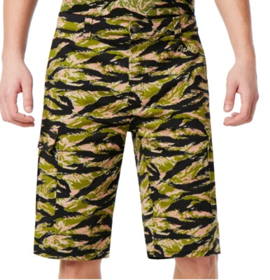 Bermuda de golfe Oakley nova masculina camuflagem tigre carga TNP tamanho W32 - Imagem 1 de 4