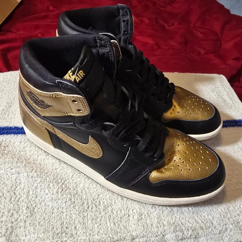 Jordan 1 ретро высоты OG черный металлический золото - паруса - размер 10,5 - совершенно новый с коробкой - Изображение 1 из 4