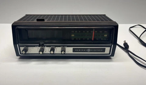 Vintage General Electric 7-4605A Clock Radio Cover
