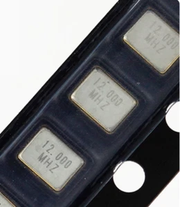 10pcs 3225 SMD Oscillatore Passivo Cristallo 10M/16/20/24/25/30/32M/8M/27M 4P Metallo - Foto 1 di 1