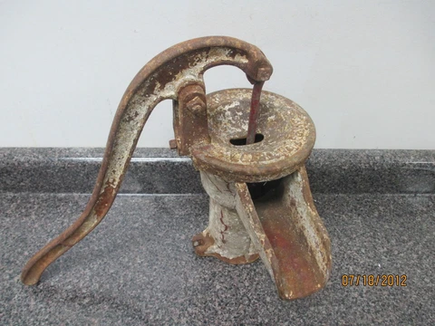 Antique Heavy Duty Hand Water Pump - Lawn Art Decoration Piece! See Pictures! Cover