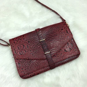 Bandolera Charlie roja con solapa de serpiente Charlie - Imagen 1 de 3