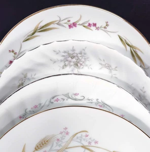 Juego de 4 ensaladeras de sopa de porcelana vintage desajustadas flores rosas mezcla y combinación - Imagen 1 de 12