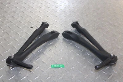 2008 YAMAHA YZF R1 REAR FOOTPEG SET  AFTERMARKET Foto 1 de 4