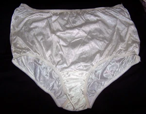 Vanity Fair Off White Shiny Slippery Granny Panties Briefs Nylon Size 11/4XL - Picture 1 of 3