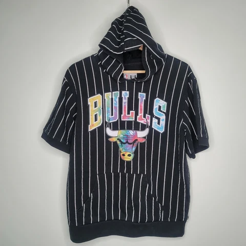 Unk NBA Chicago Bulls Large Black Pinstripe Short Sleeve Hoodie Cover