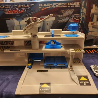 Matchbox Flash Force 2000 Base con Flash Fighter Vehículo de Asalto Juego Foto 1 de 4