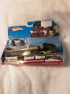 HOT WHEELS Combat Hauler con auto drone da corsa 2003 Mattel, INC (nuovo) - Foto 1 di 12