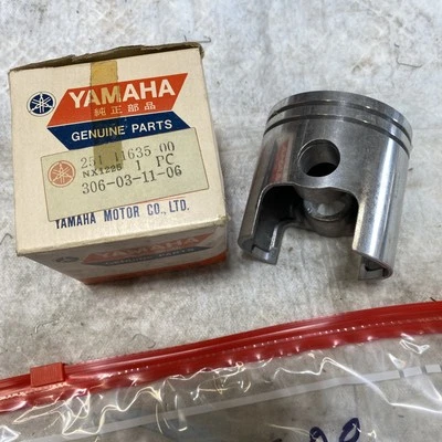 Nuevo de Lote Antiguo Yamaha Original Pistón .25 Diámetro 1969 CT1 CT2 DT175 251-11635-00-00 #Bin F Foto 1 de 3
