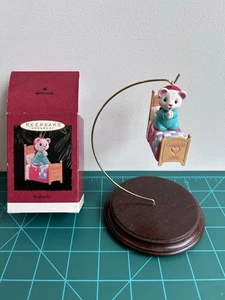 Punze 1996 Patenkind Ornament Maus betendes Bett - Bild 1 von 3