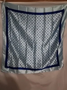 Envoltura de bufanda de seda azul Louis Vuitton - Imagen 1 de 3