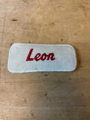 Винтажный 70-х LEON шить на вышитая одежда куртка униформа имя нашивка красный и белый - Изображение 1 из 3