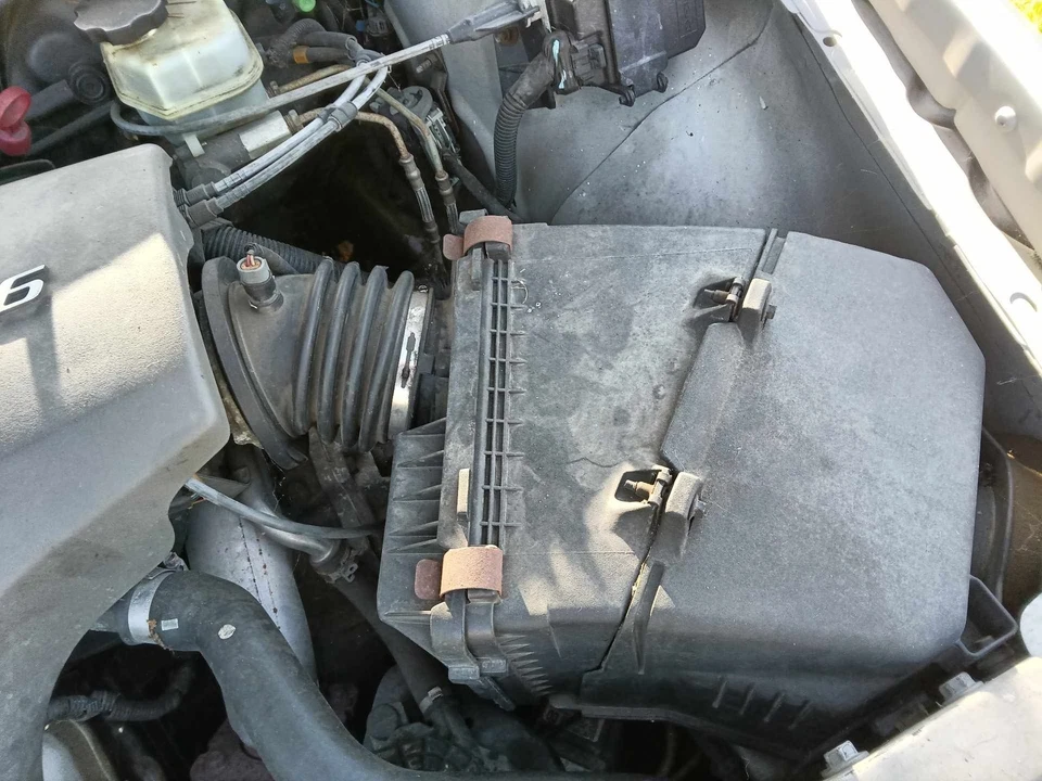 00 01 02 03 04 05 PONTIAC BONNEVILLE Air Cleaner - Image 1 of 1