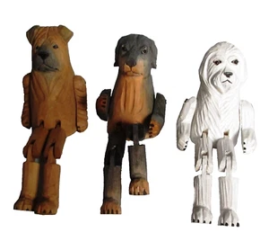Drei Hunderegal-Sitter aus Holz. Handgeschnitzte, handbemalte bewegliche Hunde aus Holz. - Bild 1 von 5