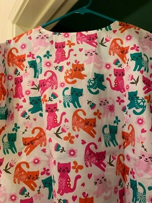 SCRUB TOP SIZES: XS, M, L, PURRFECT CAT ART NWT NURSE MEDICAL VET TECH CNA - Image 1 of 4