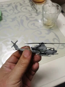 Hand-made 1/144 American AH-1Z Viper helicopter finished model - Picture 1 of 4