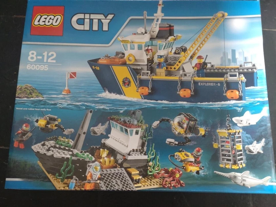 Retired  Lego City 60095 : Deep Sea Exploration Vessel + little sub - Image 1 of 1