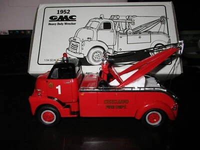 FIRST GEAR-" CHICAGO FIRE DEPT. " 1952 GMC HEAVY DUTY WRECKER 1:34 - Image 1 of 4