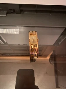 Reloj Pulsera Oro DECADE Vintage Batería Nueva Muy RARO Excelente Estado - Imagen 1 de 2