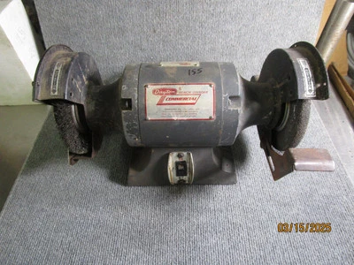 Amoladora de banco Dayton Commercial 6" 1/4 hp modelo 4Z671B Foto 1 de 4
