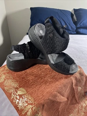 Sandalias/deslizables con cremallera Bzees para mujer 8,5 M negras cómodas Jessie Foto 1 de 4