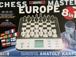 Schachcomputer, Millennium, Chess Master Europe 8 in 1 Anatoly Karpfens - Bild 1 von 1