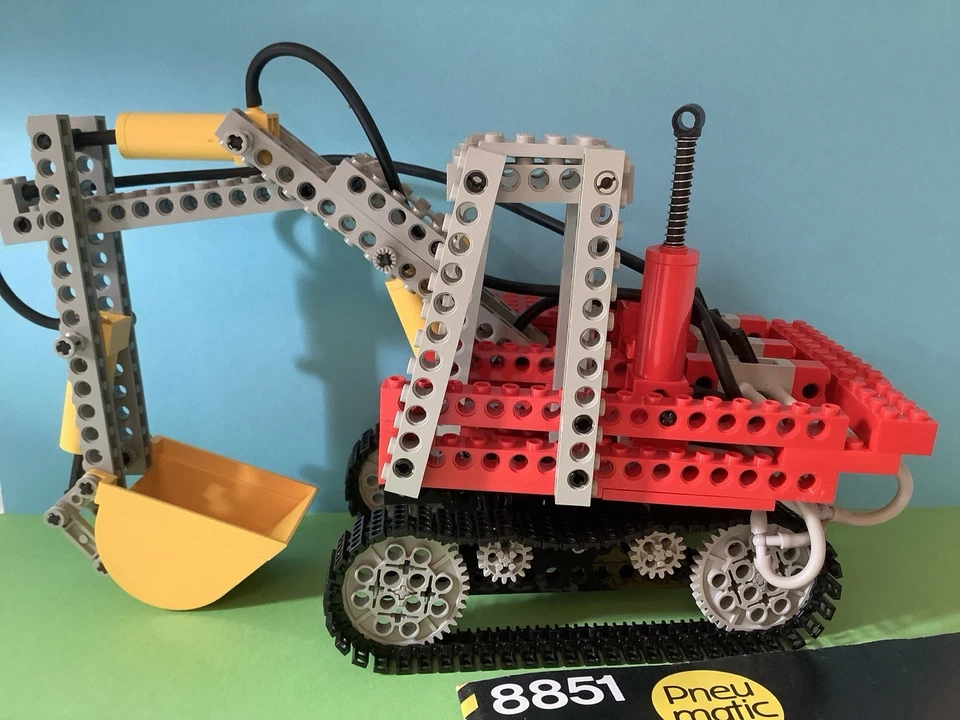 LEGO Technic Technik Pneumatic Bagger 8851 mit original Bauanleitung  - Bild 1 von 4