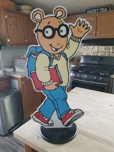 Arthur Aardvark Marc Brown Pbs Niños 27" Standee con Base Cartón No Barato - Imagen 1 de 9