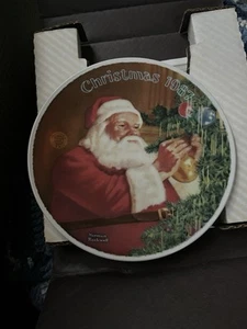 Knowles Norman Rockwell 1987 "Santa's Golden Golden Gift" 1st Edition-in Box - Picture 1 of 7
