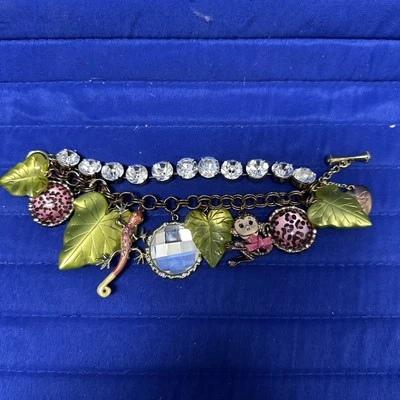 Pulsera Betsey Johnson Vintage Libro de la Selva Grande Hoja Lucite Salamandra Gecko Foto 1 de 4