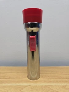 Linterna de metal Eveready Union Carbide NY de colección botón rojo y anillo - Imagen 1 de 8