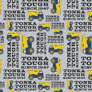 Camión BTY Tonka resistente desde 1947 amarillo sobre tela de algodón gris por yarda - Imagen 1 de 6