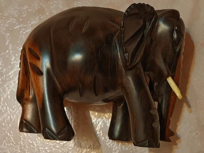 Superbe statue éléphant en bois ébéne - Photo 1/4
