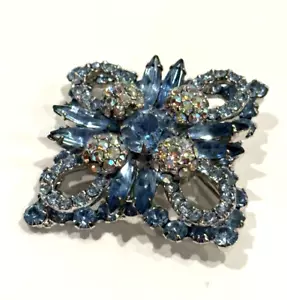 STUNNING BEAUTY BLUE CRYSTAL RHINESTONE NAVETTE DOME 1.75" SQUARE Brooch VINTAGE - Picture 1 of 7