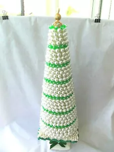 Albero di Natale vintage con perline fatto a mano! BIANCO! ALTA! ACCENTI VERDI 17"! OOAK - Foto 1 di 12