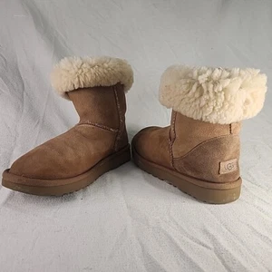 Boots UGG Women's Chestnut Classic Short II Sheepskin Fur Lined 1016223 Sz 8 - Picture 1 of 10