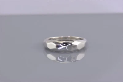 Anillo Michael Dawkins Plata de Ley 6mm Martillo Cónico Texturizado Banda 925 Talla: 9 Foto 1 de 4