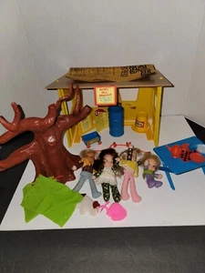 Vintage Mattel 1975 Honey Hill Bunch Clubhouse Playset w/Box & 4 dolls USED - Picture 1 of 5