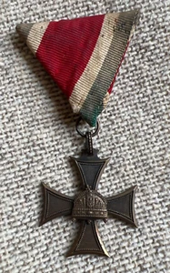 Cruz de Servicio de Oficiales Húngaros Segunda Guerra Mundial 3a Clase - 25 años de servicio - Imagen 1 de 3