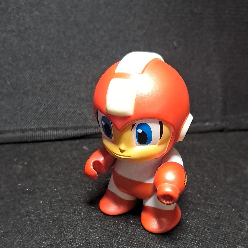 MINIFIGURA KIDROBOT ROJO MEGAMAN VINILO 3" EXCLUSIVA DE BOOTCRATE Foto 1 de 4