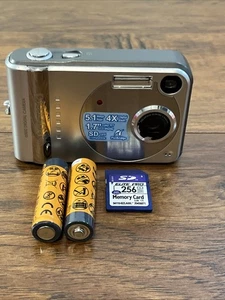 Polaroid Digital Camera A500 5.1MP Silver Flip Screen Tested Bundle SD CARD - Picture 1 of 7