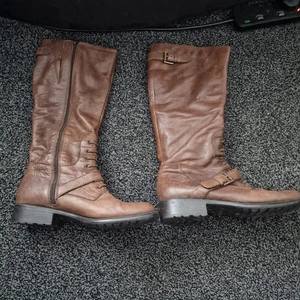 Ladies Brown Leather Boots Size 6. - Picture 1 of 5
